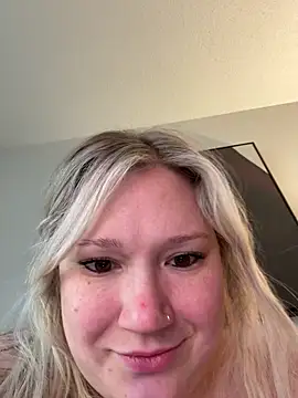 PiggyRose online show from April 2026 10:57:02 PM