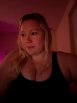 Snapshot of PiggyRose chatting on October 2025 02:46:02 AM PiggyRose online show from October 2025 02:46:02 AM