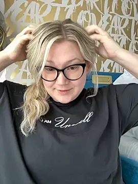 Snapshot of PiggyRose chatting on October 2025 08:54:02 PM PiggyRose online show from October 2025 08:54:02 PM