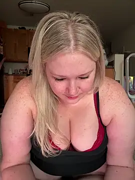 Snapshot of PiggyRose chatting on July 2026 12:11:01 AM PiggyRose online show from July 2026 12:11:01 AM