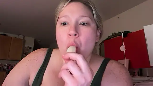 Snapshot of PiggyRose chatting on June 2026 02:51:02 AM PiggyRose online show from June 2026 02:51:02 AM
