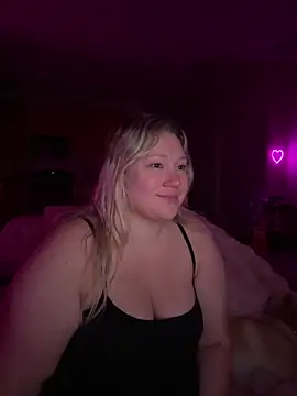 Snapshot of PiggyRose chatting on June 2026 01:27:01 AM PiggyRose online show from June 2026 01:27:01 AM