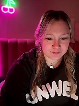 PiggyRose online show from December 2025 03:46:02 AM