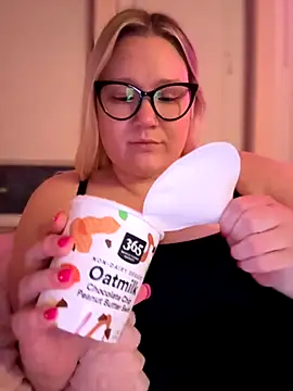 PiggyRose online show from November 2025 01:23:01 AM