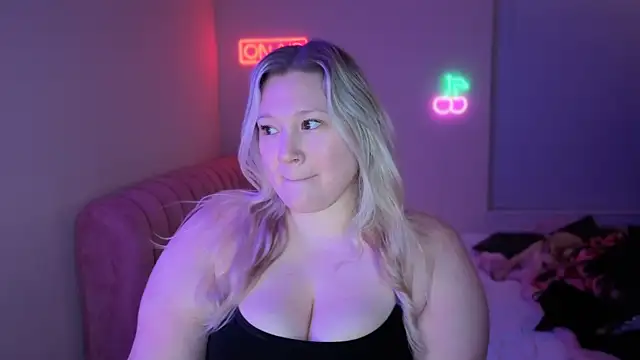 PiggyRose online show from January 2026 01:33:01 AM