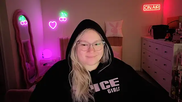 PiggyRose online show from December 2025 01:30:02 AM