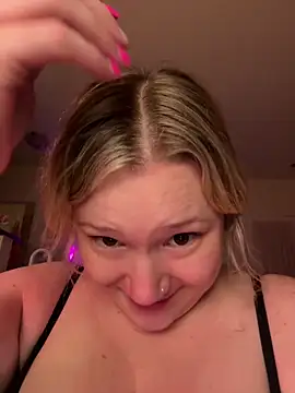 PiggyRose online show from May 2026 01:42:01 AM