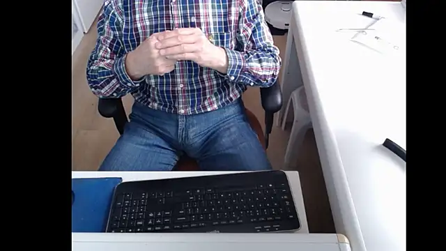 Snapshot of dutchpornking chatting on March 2025 07:20:02 AM dutchpornking online show from March 2025 07:20:02 AM