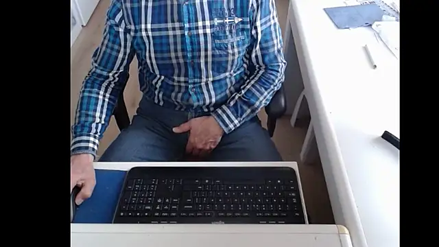 Snapshot of dutchpornking chatting on March 2025 07:55:01 AM dutchpornking online show from March 2025 07:55:01 AM