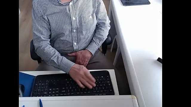 dutchpornking online show from May 2026 07:01:01 AM