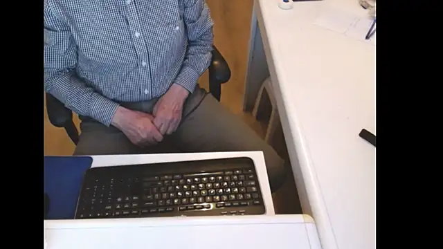 dutchpornking online show from May 2026 07:00:01 PM
