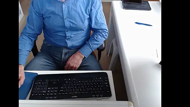 Snapshot of dutchpornking chatting on October 2025 07:42:01 AM dutchpornking online show from October 2025 07:42:01 AM