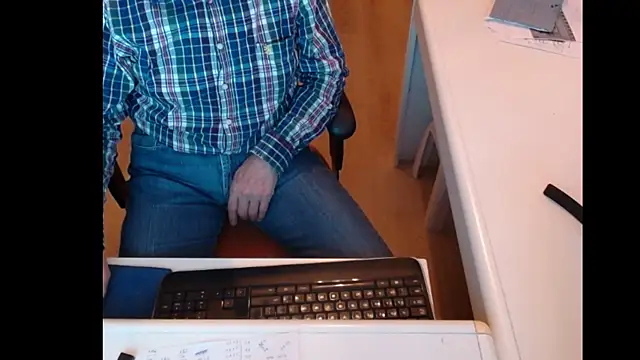 Snapshot of dutchpornking chatting on March 2025 05:35:02 PM dutchpornking online show from March 2025 05:35:02 PM