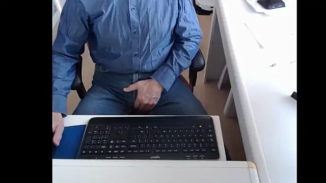 Snapshot of dutchpornking chatting on March 2025 07:33:02 AM dutchpornking online show from March 2025 07:33:02 AM