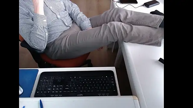 dutchpornking online show from May 2026 06:23:01 PM