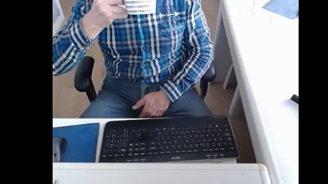 Snapshot of dutchpornking chatting on March 2025 08:40:02 AM dutchpornking online show from March 2025 08:40:02 AM