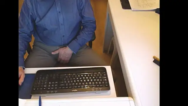 dutchpornking online show from April 2026 07:18:01 PM