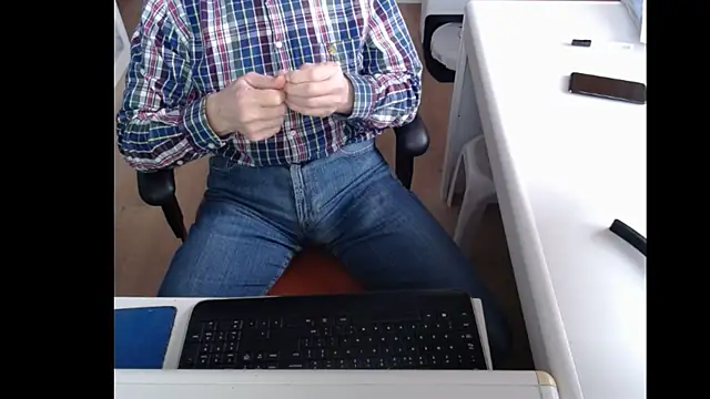 Snapshot of dutchpornking chatting on March 2025 07:53:02 AM dutchpornking online show from March 2025 07:53:02 AM