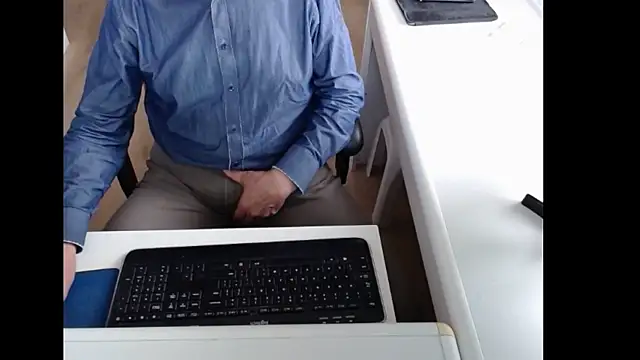 dutchpornking online show from April 2026 06:10:01 AM