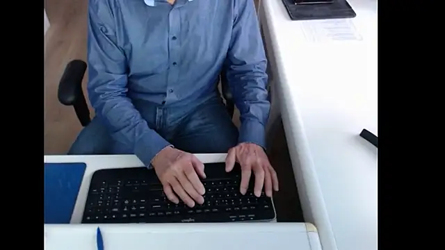 Snapshot of dutchpornking chatting on October 2025 06:43:02 AM dutchpornking online show from October 2025 06:43:02 AM