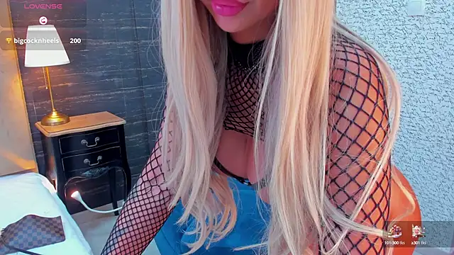 Snapshot of MelanieLexxx chatting on December 2024 07:38:02 PM MelanieLexxx online show from December 2024 07:38:02 PM