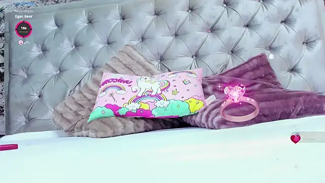 Snapshot of MelanieLexxx chatting on December 2024 07:44:02 PM MelanieLexxx online show from December 2024 07:44:02 PM