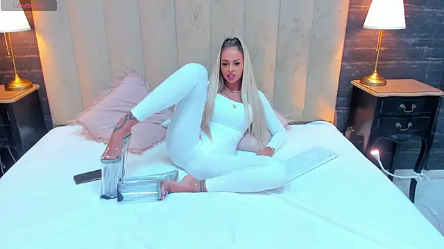 Snapshot of MelanieLexxx chatting on December 2024 06:45:01 PM MelanieLexxx online show from December 2024 06:45:01 PM