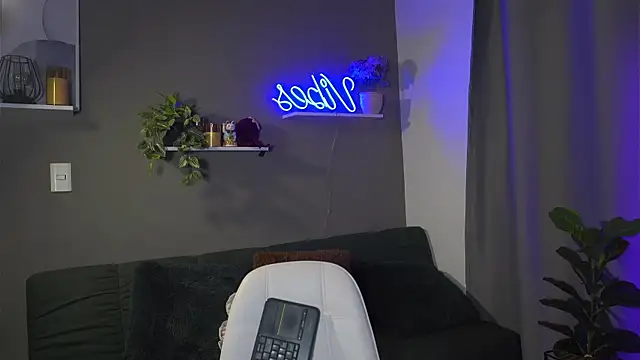 HannahEvanss online show from October 2025 04:19:02 PM