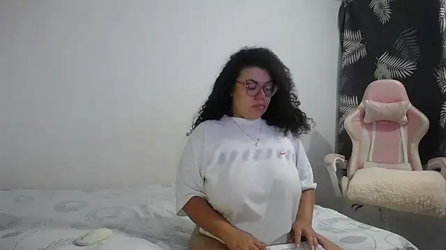 mabigomez00 online show from November 2025 10:04:02 AM