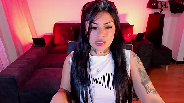 Catalinaa martinez online show from December 2025 09:40:01 PM