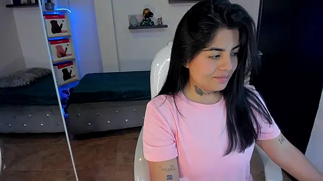 Snapshot of Catalinaa_martinez chatting on February 2025 08:45:01 PM Catalinaa martinez online show from February 2025 08:45:01 PM