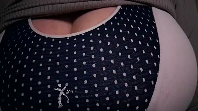 AnnyelinnaLove online show from December 2025 09:23:01 PM