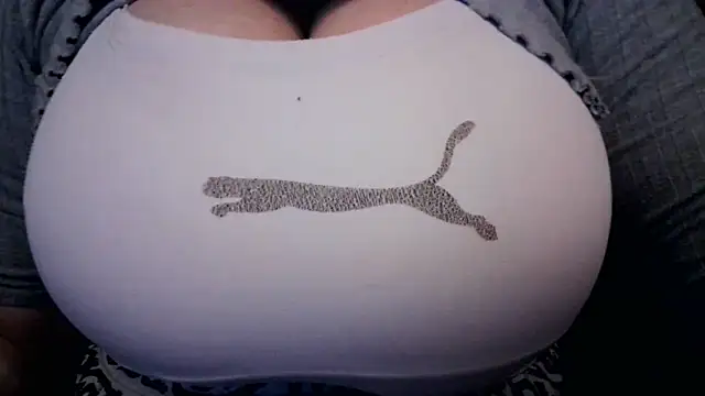 Snapshot of AnnyelinnaLove chatting on July 2026 10:43:02 PM AnnyelinnaLove online show from July 2026 10:43:02 PM