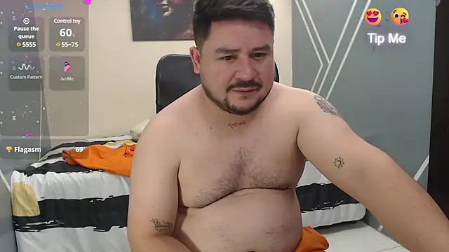 Snapshot of oso_dirty_ chatting on February 2025 08:33:02 PM oso dirty online show from February 2025 08:33:02 PM