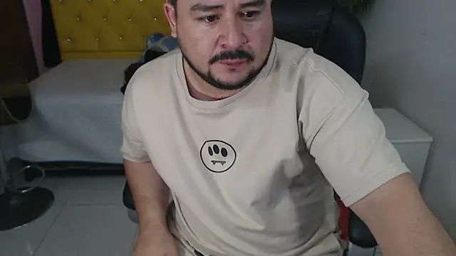 Snapshot of oso_dirty_ chatting on February 2025 05:41:01 PM oso dirty online show from February 2025 05:41:01 PM