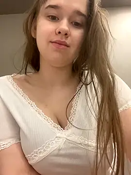 Snapshot of HornyGirlH chatting on December 2025 02:05:02 AM HornyGirlH online show from December 2025 02:05:02 AM