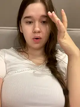 Snapshot of HornyGirlH chatting on December 2025 02:00:01 AM HornyGirlH online show from December 2025 02:00:01 AM