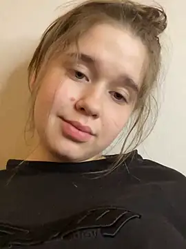 Snapshot of HornyGirlH chatting on March 2025 04:15:02 AM HornyGirlH online show from March 2025 04:15:02 AM