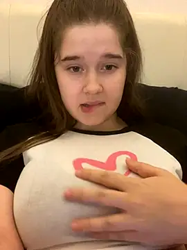 Snapshot of HornyGirlH chatting on September 2025 11:38:02 PM HornyGirlH online show from September 2025 11:38:02 PM