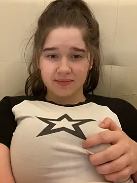 Snapshot of HornyGirlH chatting on February 2025 03:43:01 AM HornyGirlH online show from February 2025 03:43:01 AM