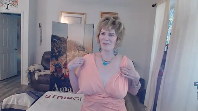 Snapshot of SindeeDix chatting on July 2026 12:57:02 PM SindeeDix online show from July 2026 12:57:02 PM