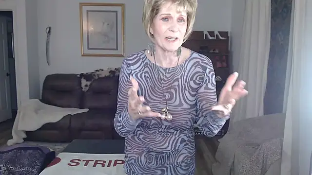 SindeeDix online show from November 2025 01:15:02 PM