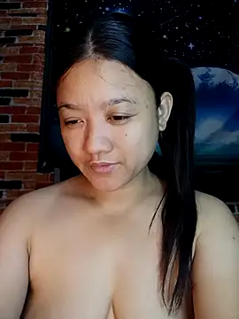 Snapshot of Urchanel chatting on May 2026 11:18:02 PM Urchanel online show from May 2026 11:18:02 PM