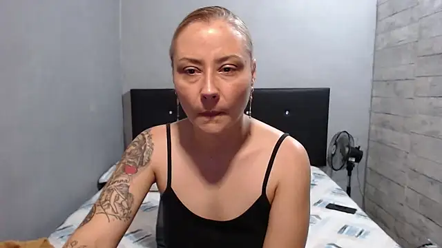 Snapshot of cataanderson_ chatting on June 2026 07:37:02 PM cataanderson online show from June 2026 07:37:02 PM
