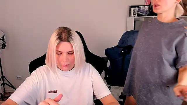 hotblonds online show from December 2025 11:12:02 AM