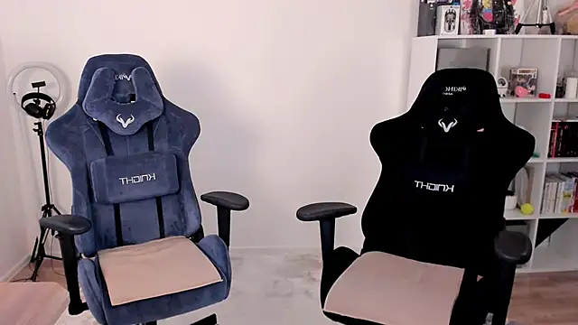 hotblonds online show from November 2025 12:42:01 PM