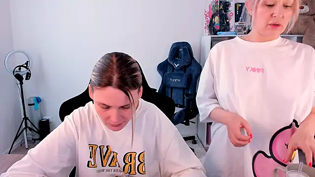 hotblonds online show from February 2026 11:34:01 AM