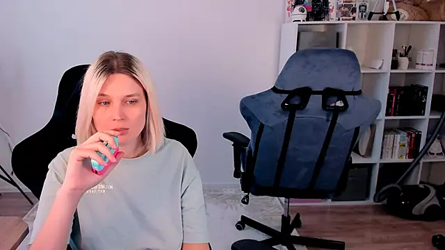 hotblonds online show from January 2026 12:01:01 PM