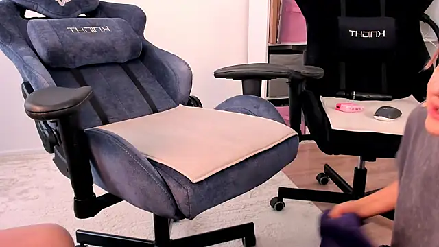 hotblonds online show from February 2026 12:05:02 PM