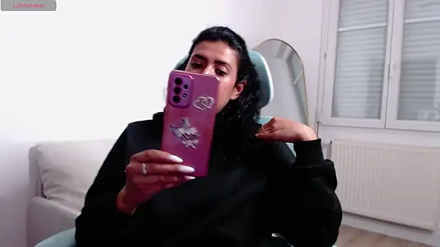 Snapshot of elettra_love chatting on December 2024 09:17:02 PM elettra love online show from December 2024 09:17:02 PM